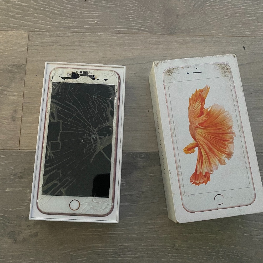 Shattered screen IPhone S